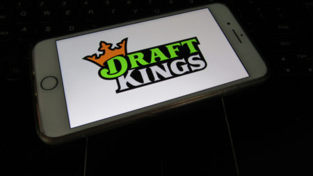 3 things to consider before investing in the DraftKings stock